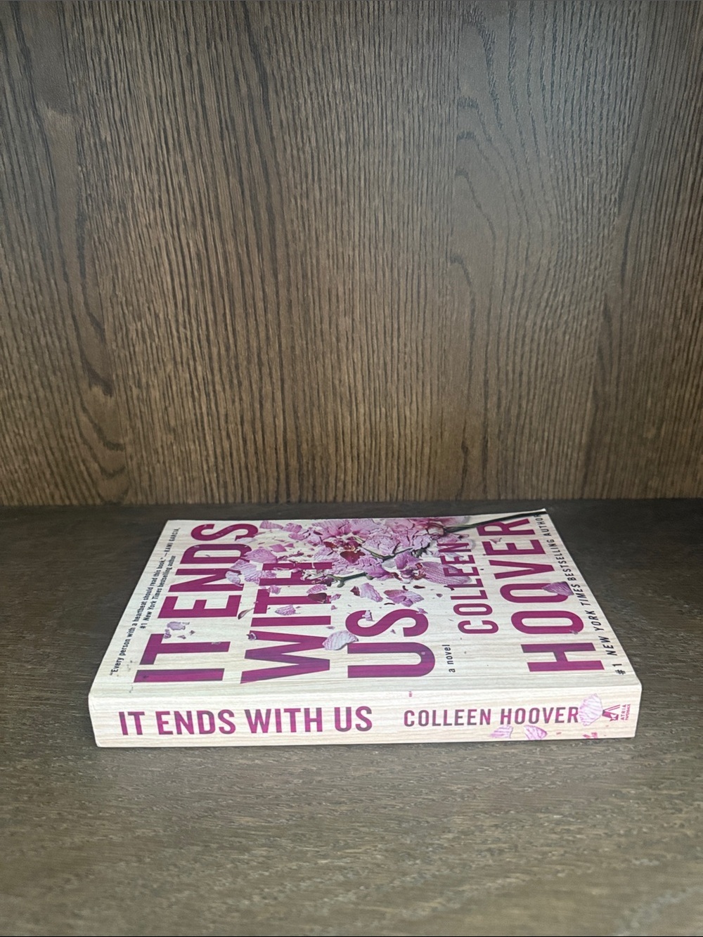 - It Ends With Us (Pink Cover) - Picture 2 of 3